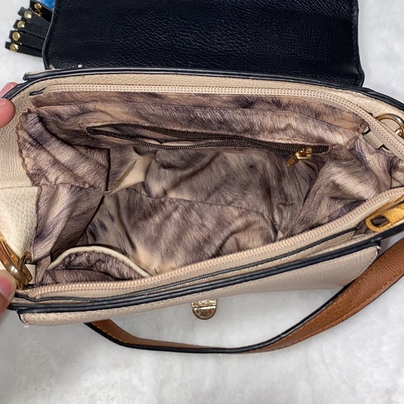 Like New Charming Charlie’s purse w shoulder strap - Picture 4 of 4